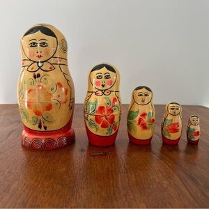 Vintage Russian Matryoshka Nesting Dolls - Hand-Painted Set of 5